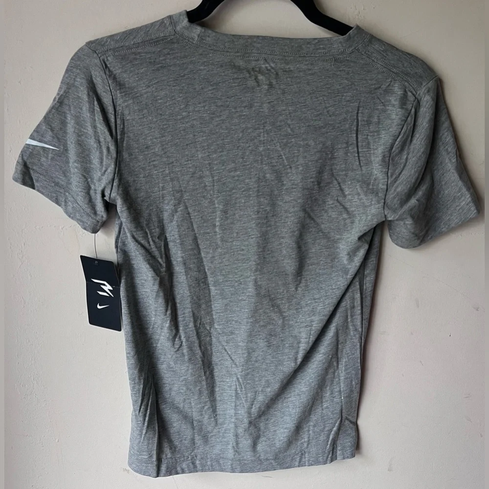 💚 Nike Big Boys Crew Neck Short Sleeve Graphic T-Shirt size‎ Small